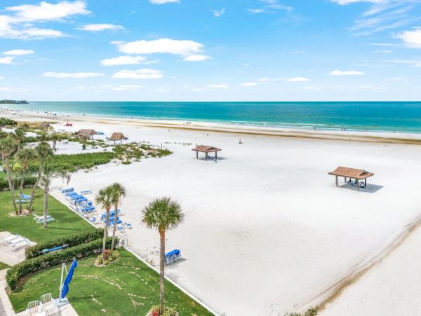 Beachside Vacation Retreat - Great Amenities